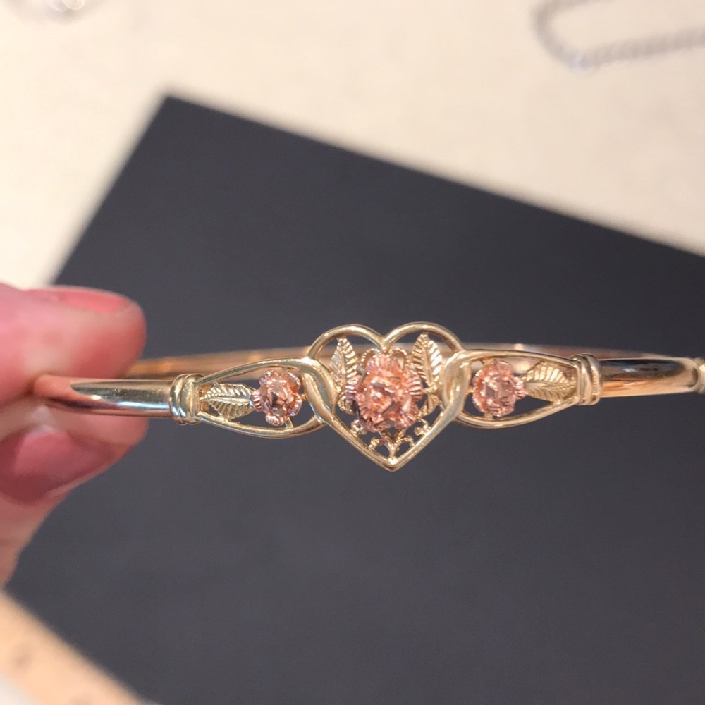 Women's 10k gold bangle bracelet.